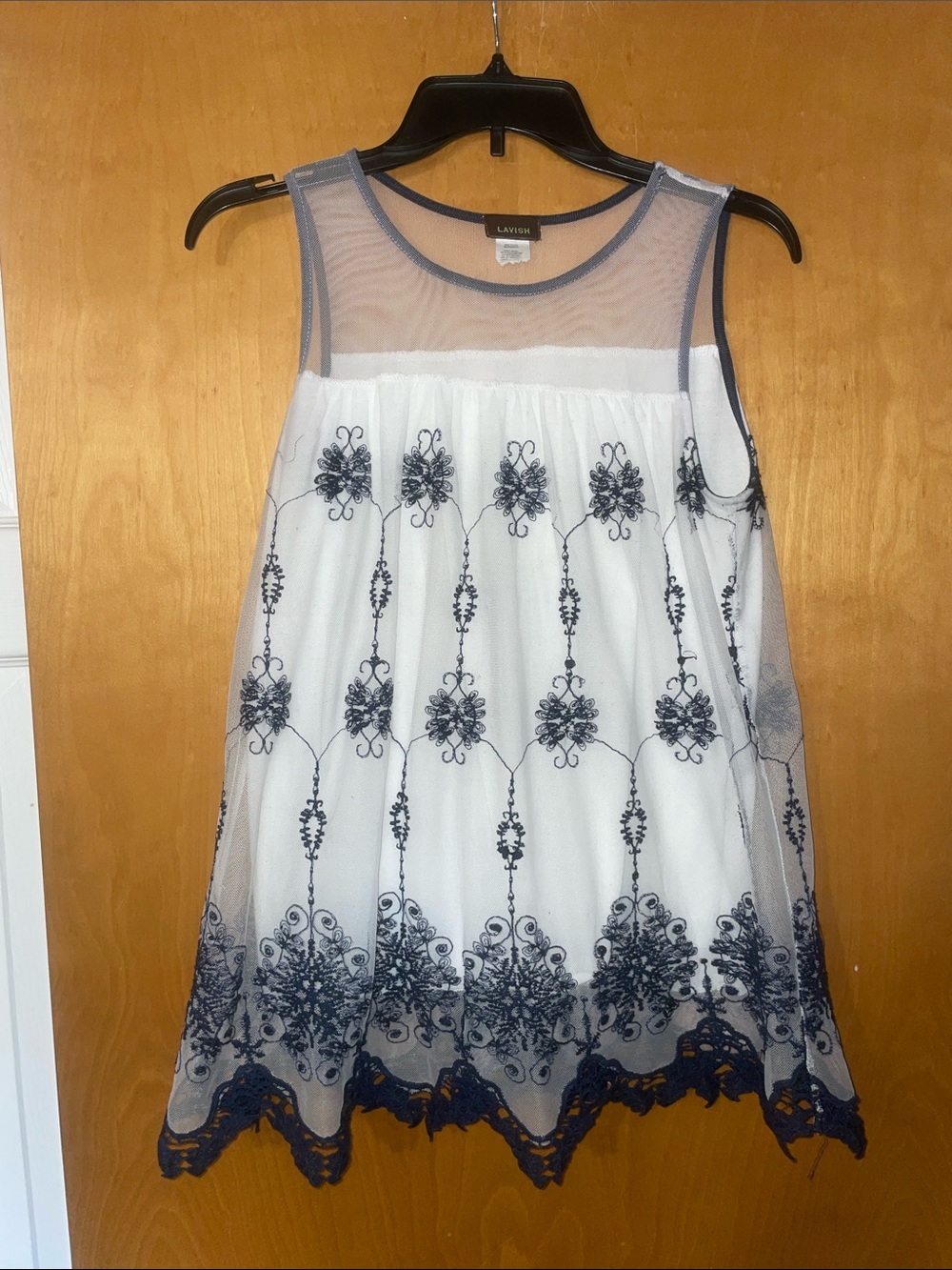 Lavish top size medium